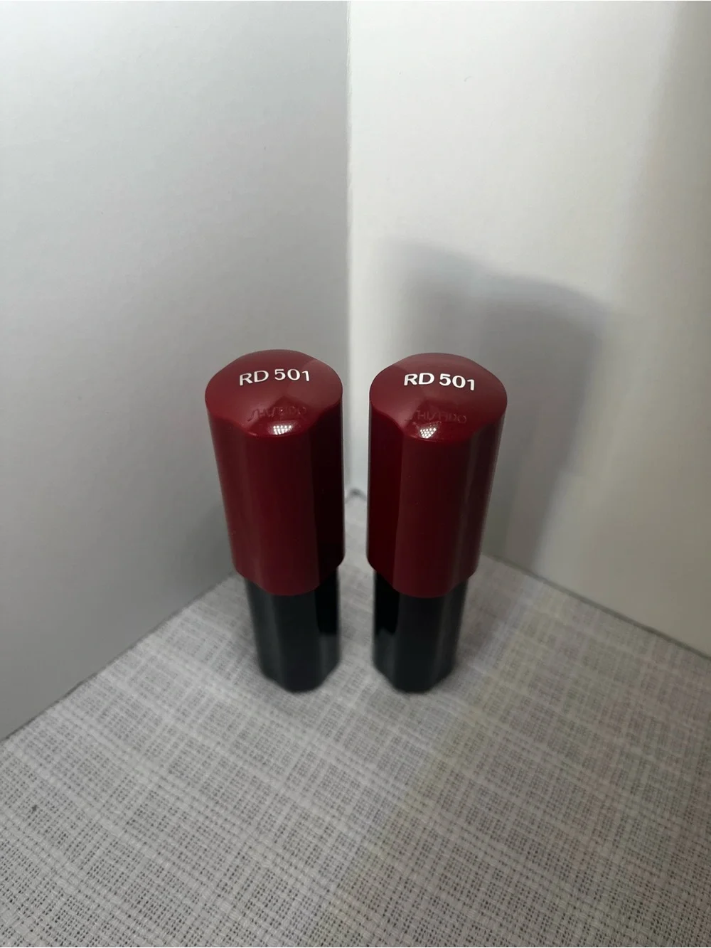 Shiseido RD.501 Drama, Lacquer Rouge lipsticks (2) NNB